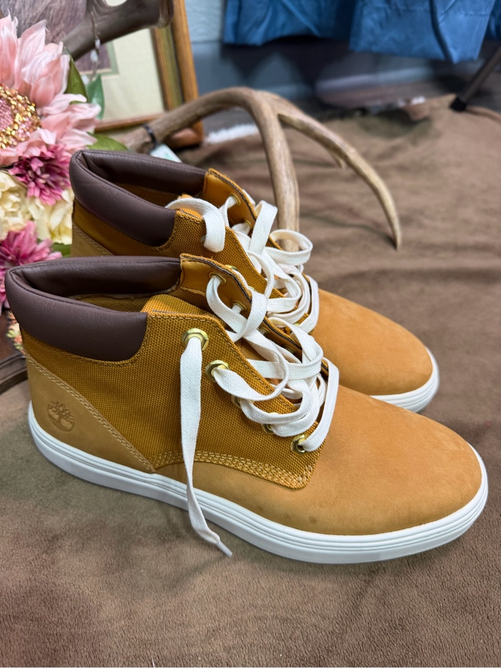 Timberland Women’s 7.5 Wheat Nubuck High Top Sneaker Boots Lace Up NWOB - Picture 2 of 7